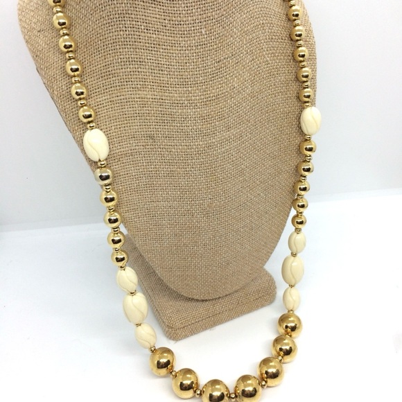 VINTAGE 80S 90S NAPIER GOLD TONE CARVED ACRYLIC BEAD BAUBLE NECKLACE BEADED - Picture 4 of 12